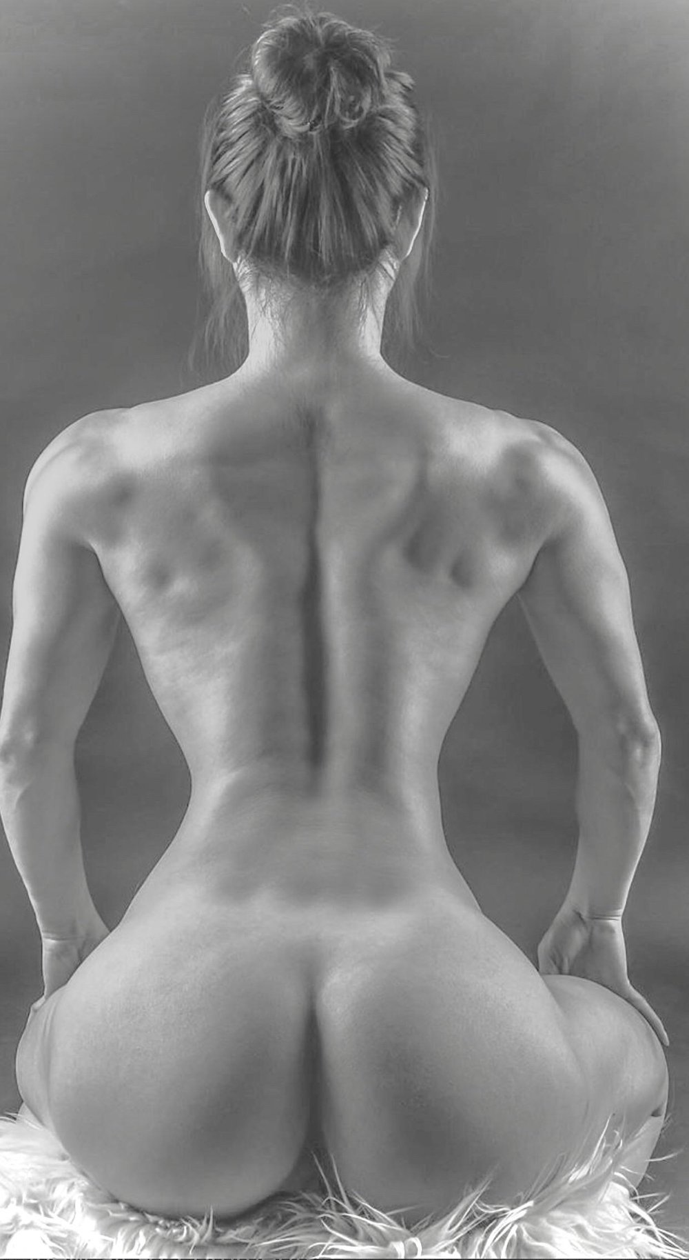 Yuan Herong Plum Naked