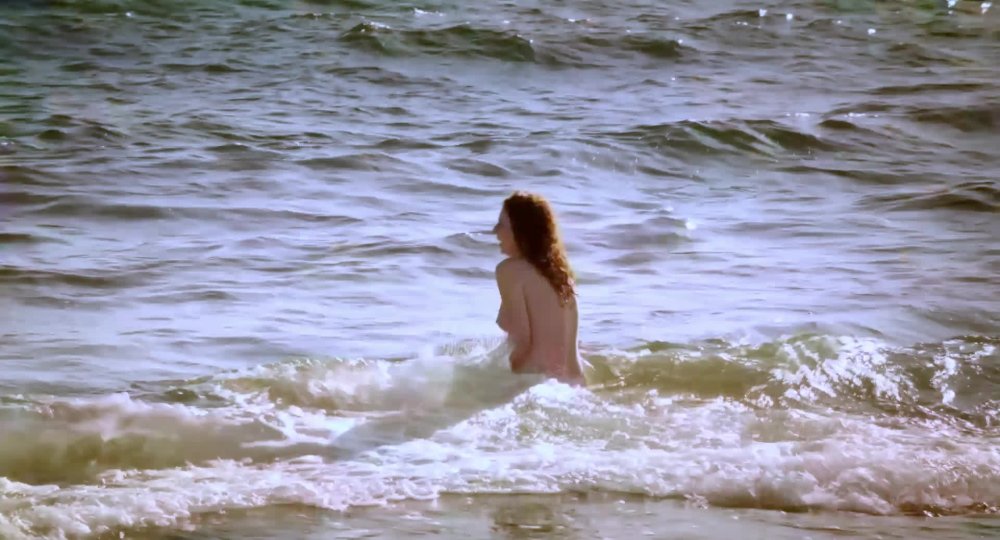 Lola Naimark is pregnant