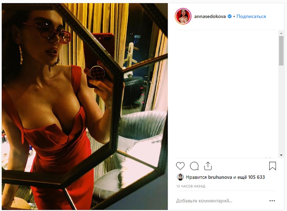 Anna Sedokova showed boobs