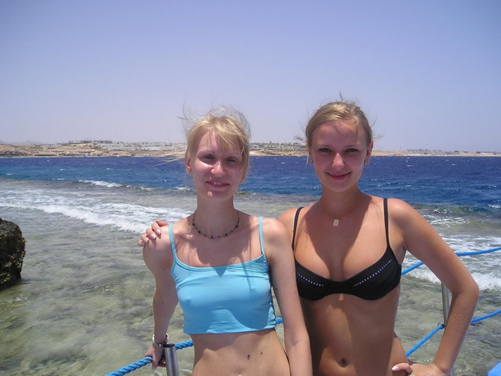 Without a bra -braided sea