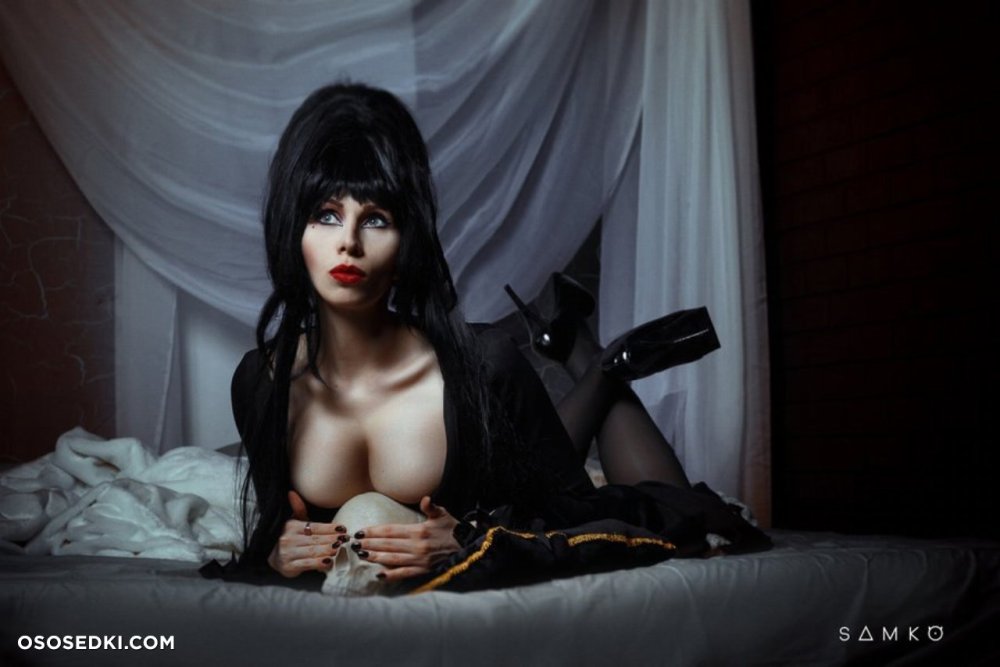 Elvira Cosplay Samba