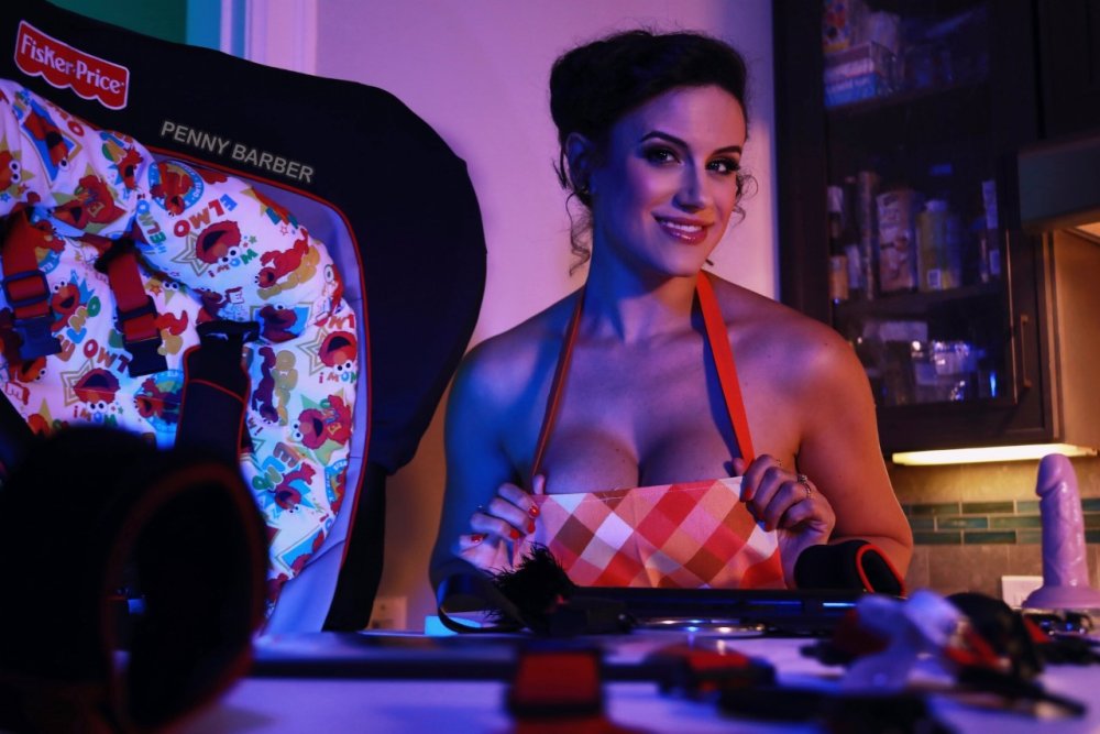 Lucy Pinder Housekeeper