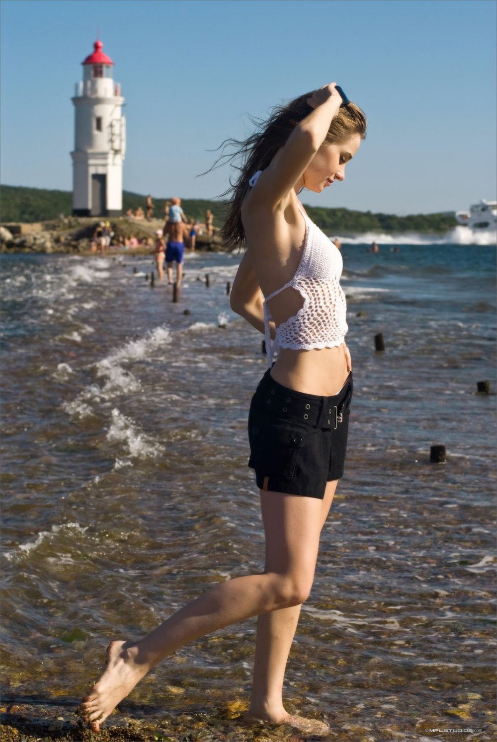 Anya - Postcard from the Edge