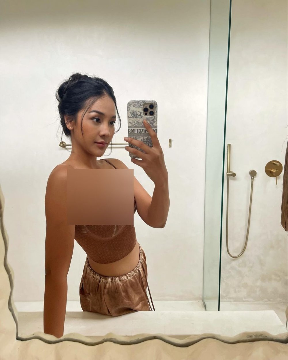 Anya Gereldine Selfie