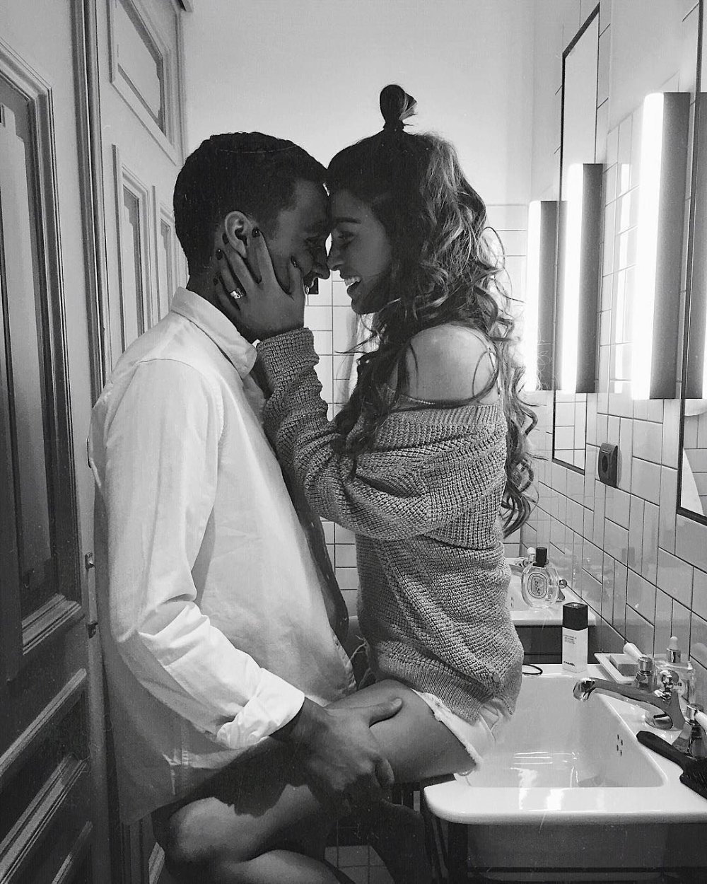 The couple in front of the mirror