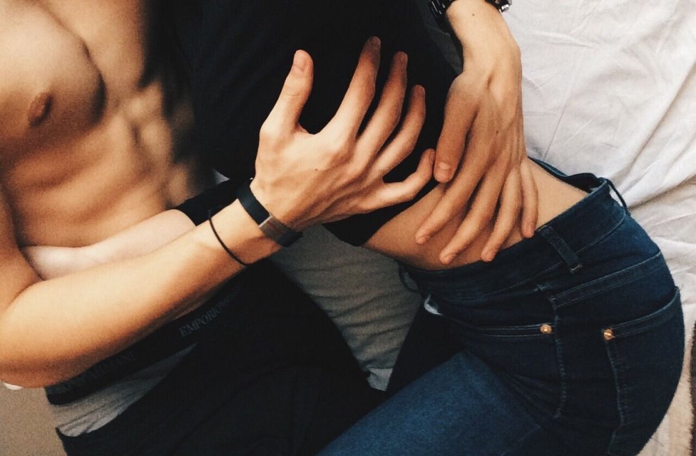 Male hand on the waist