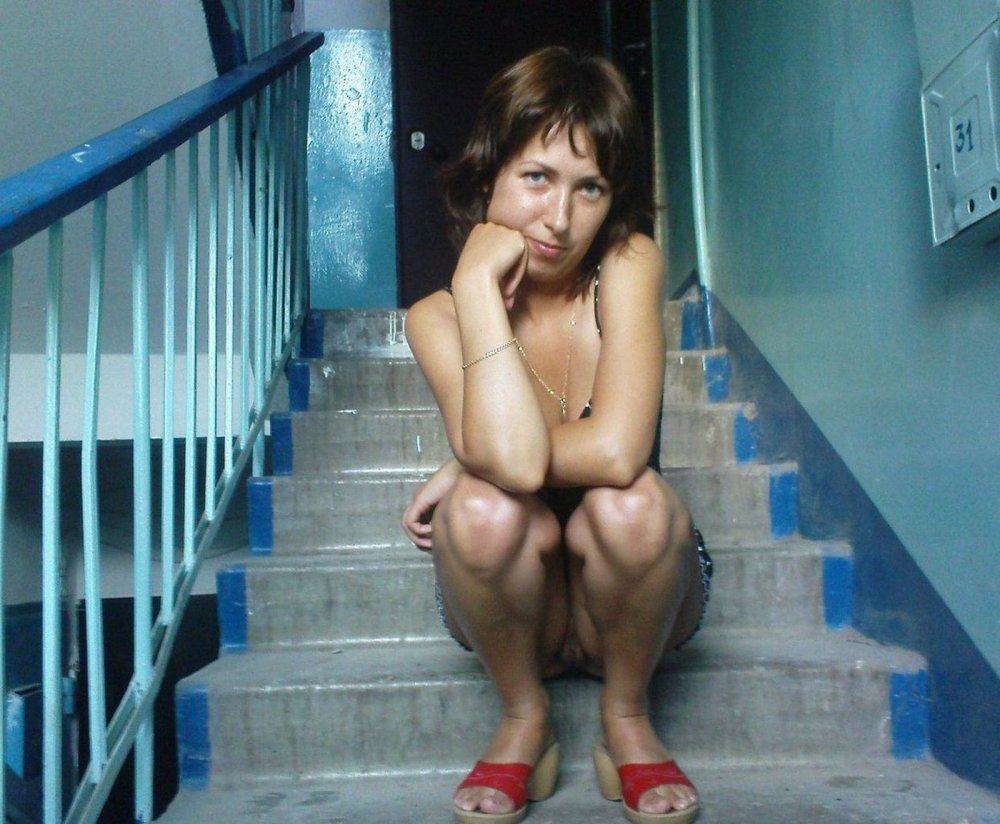 Mature wife in the entrance