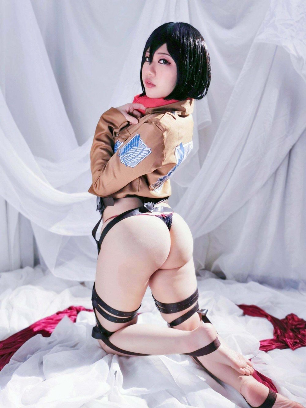 Elles mikasa cosplay naked