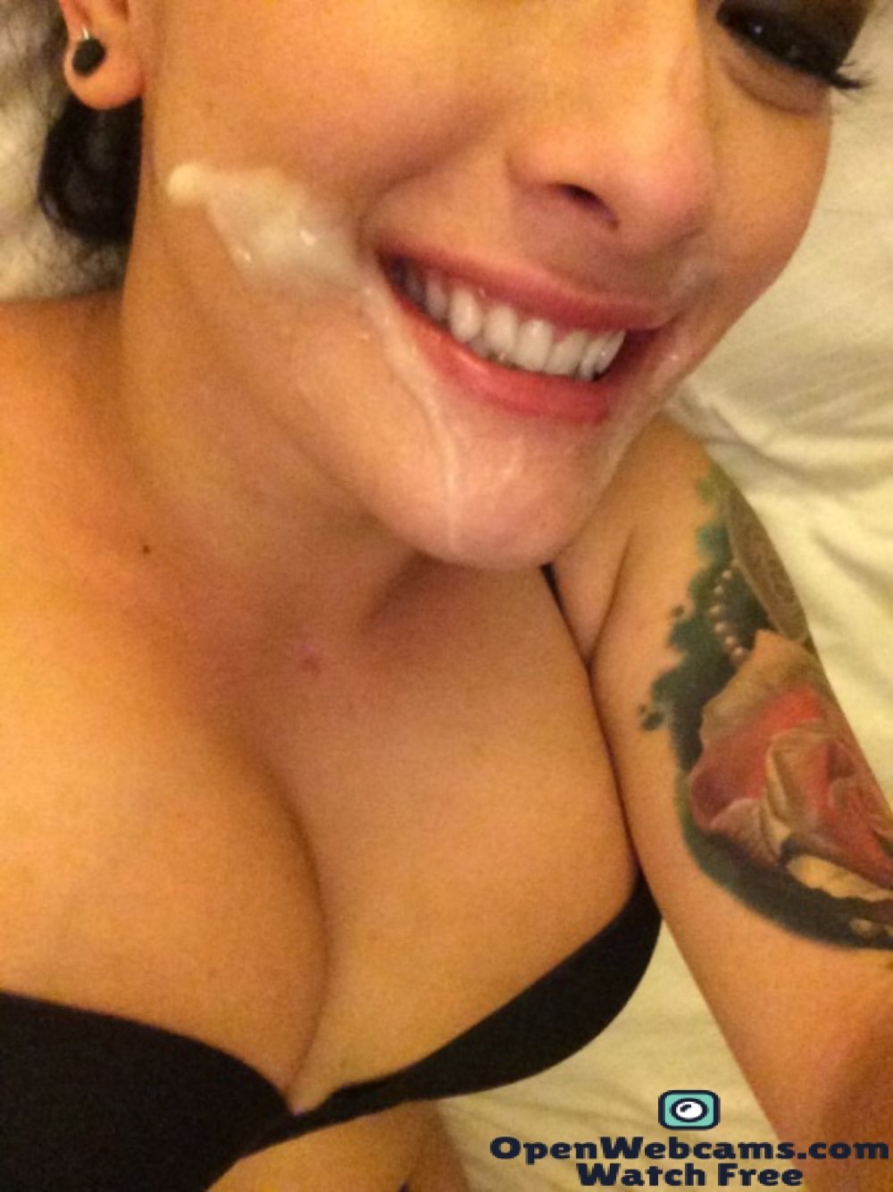 Selfy Cumshot on a bra