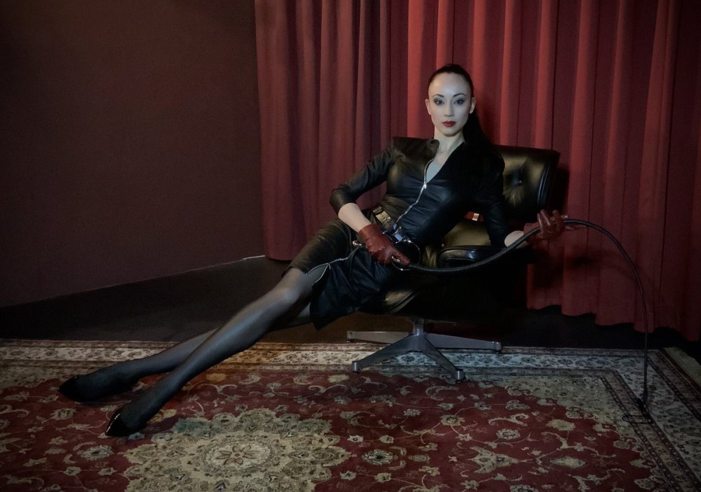 Live furniture for Madame OWK