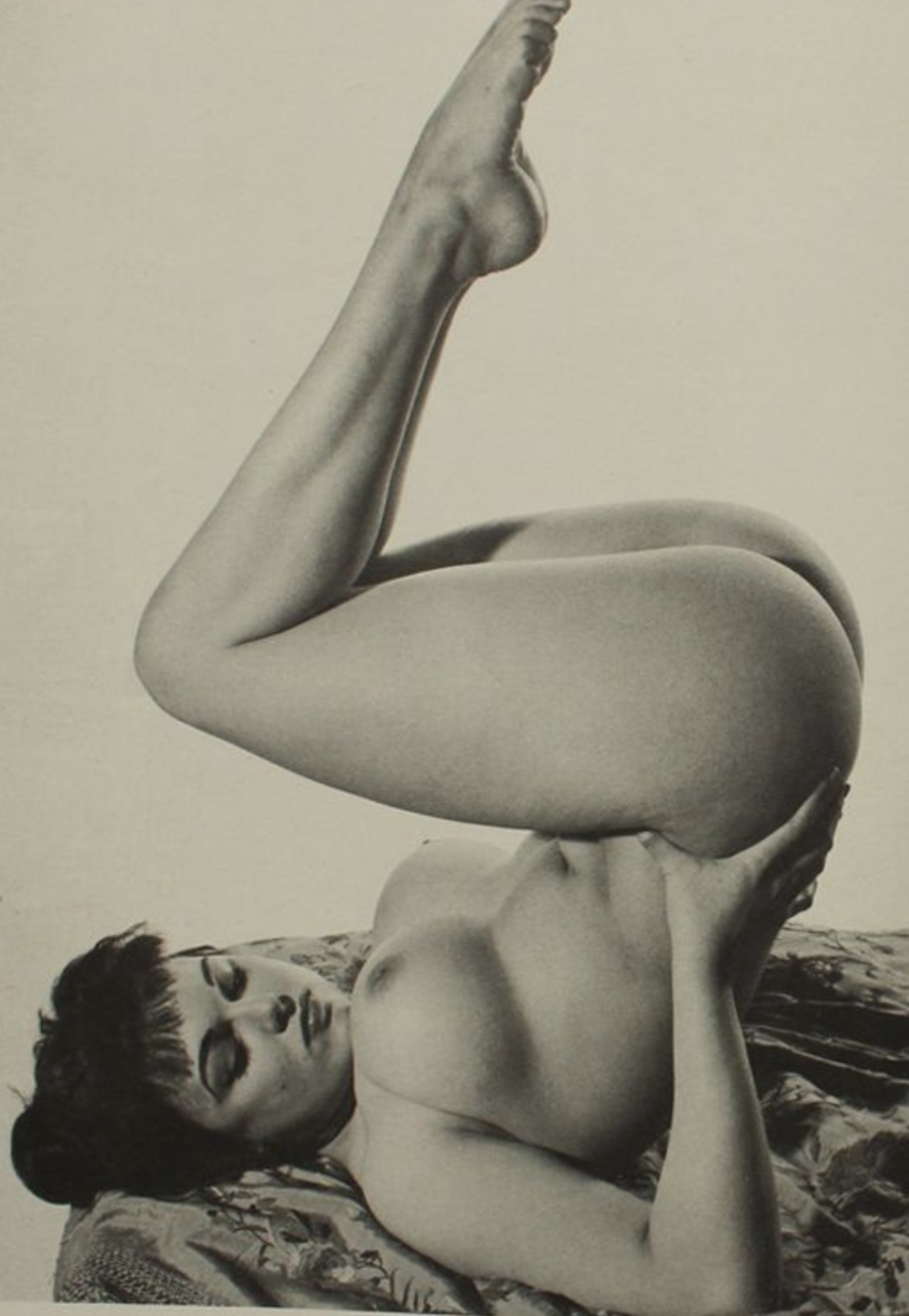 Retro nude spreading the buttocks