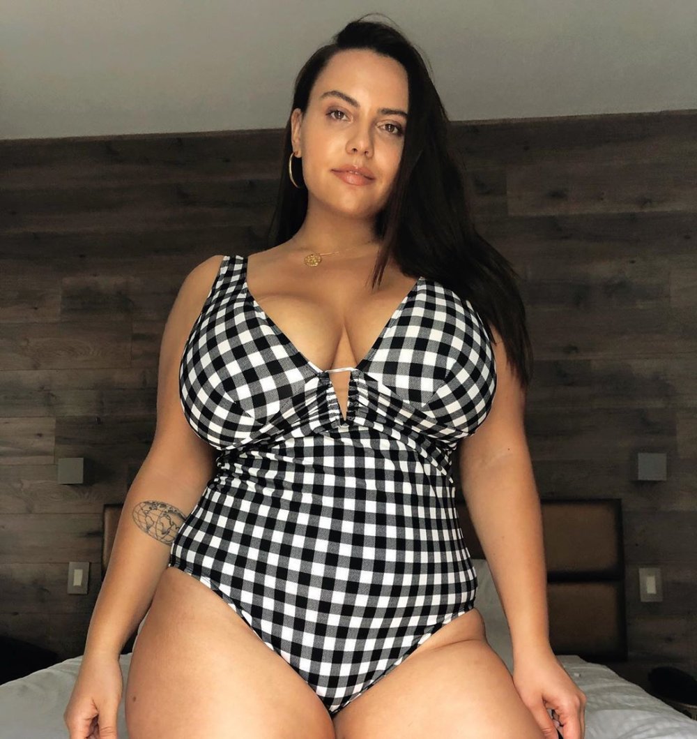 Anna Krylova plus saz