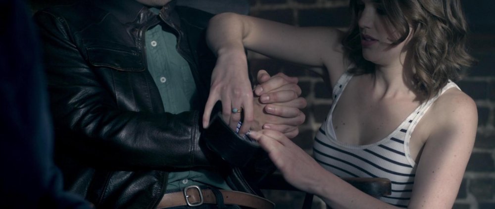 Elizabeth Hensstidge Sexy