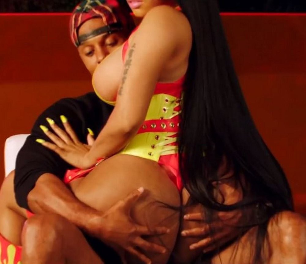 Nicky Minage Naked Lesbian