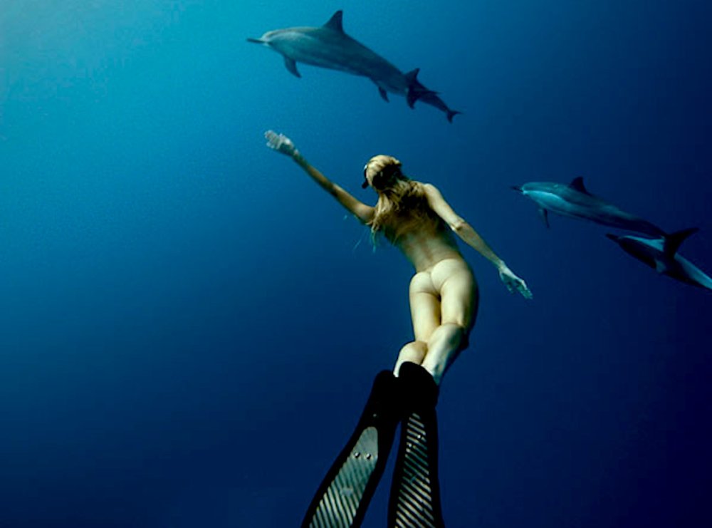 Fridiving naked women