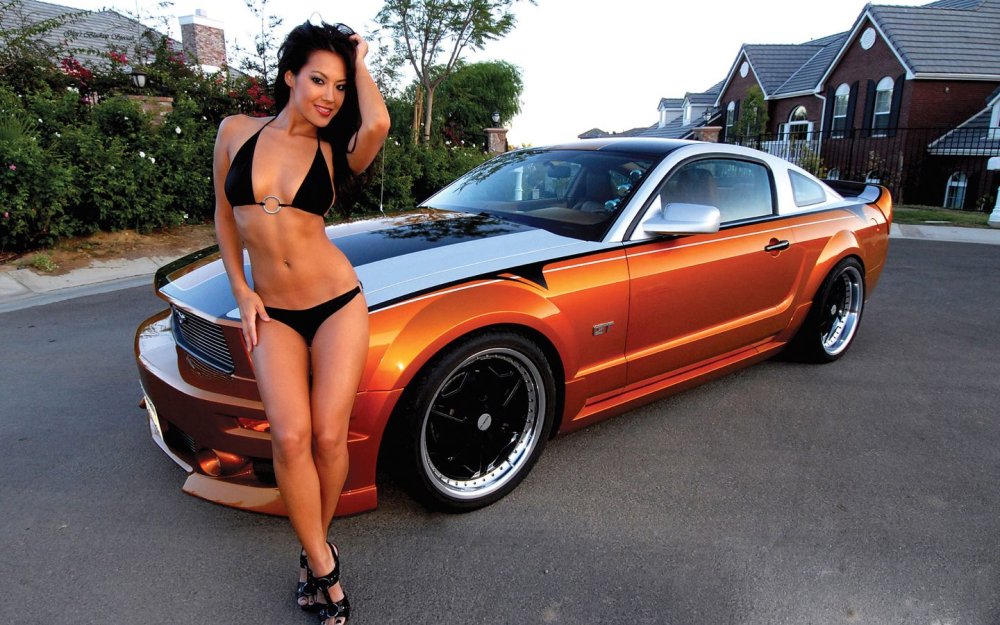 Ford Mustang 2005 and girls