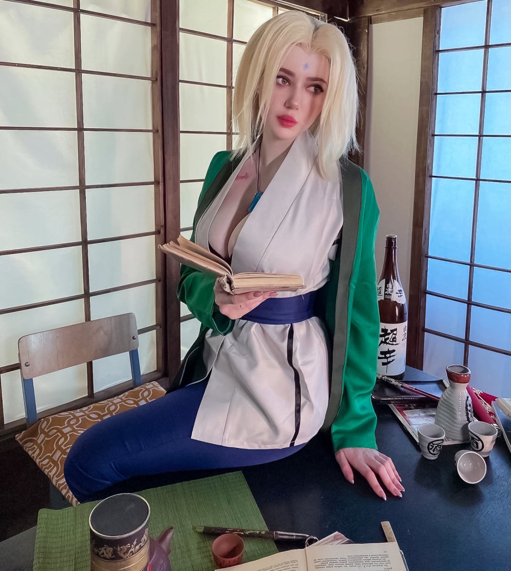 Alina Becker Tsunade Cosplay