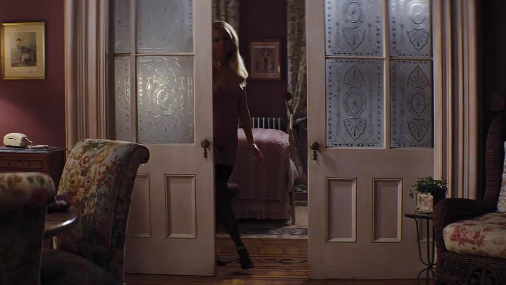 Margo Robbie Wolf with Wall Street 18