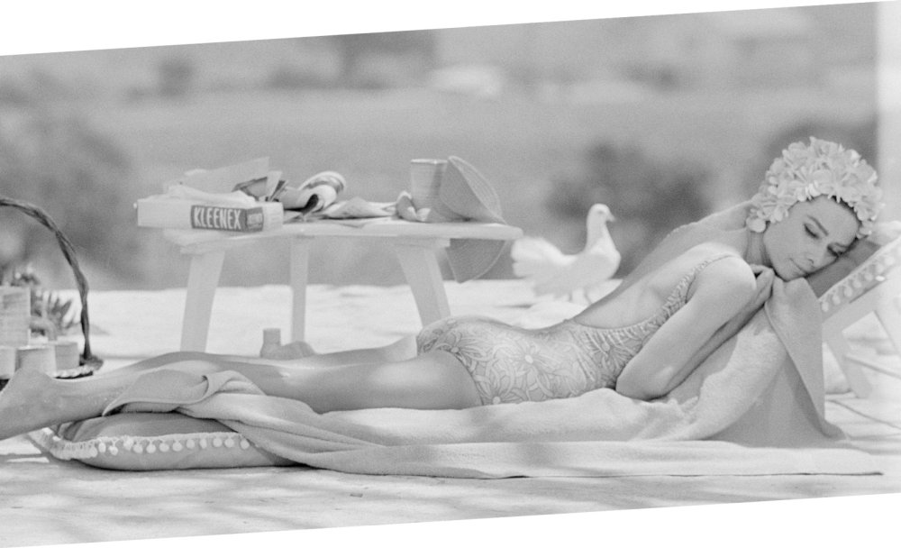 Audrey Hepburn photo topless