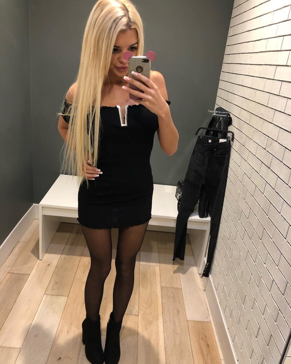 Justyna Jalowiecka in heels