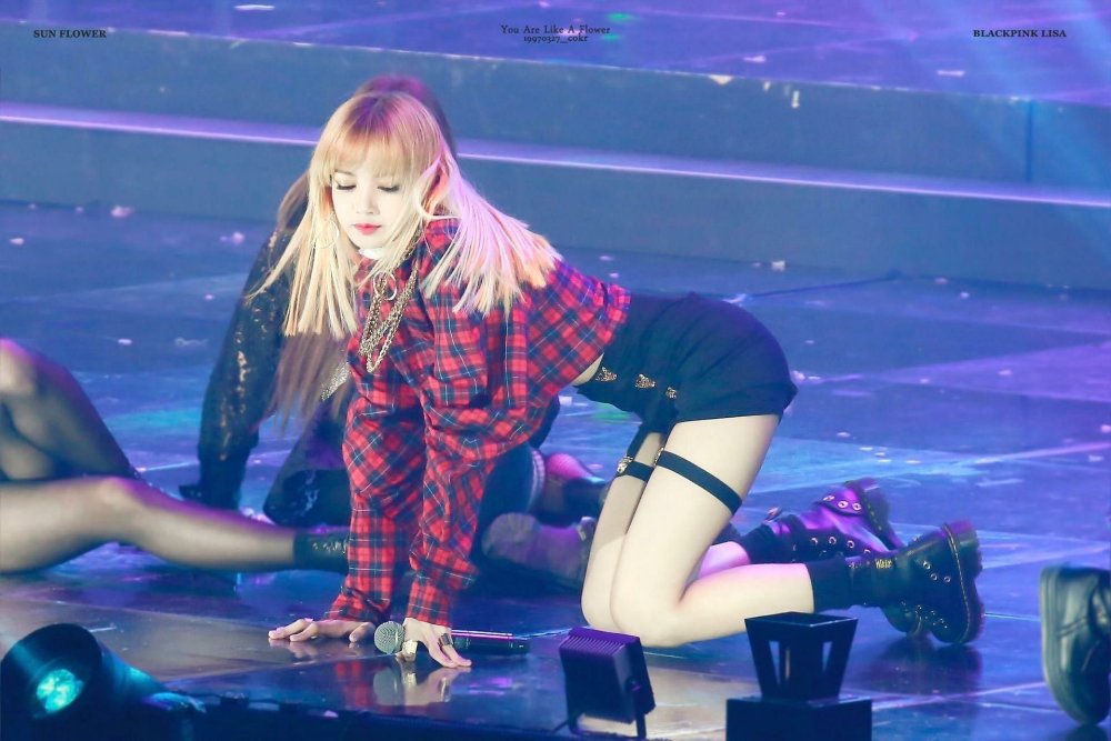 Lalisa Blackpink in underwear