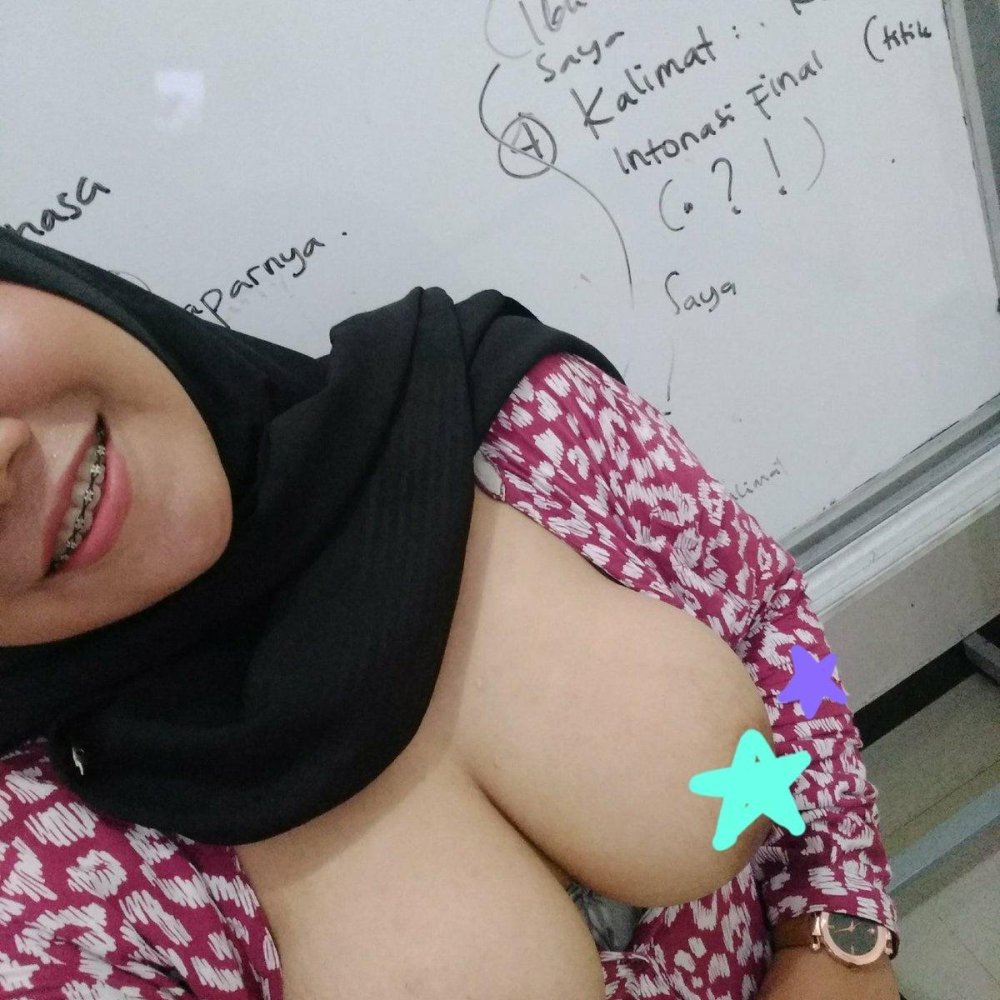 Jilbab tetek
