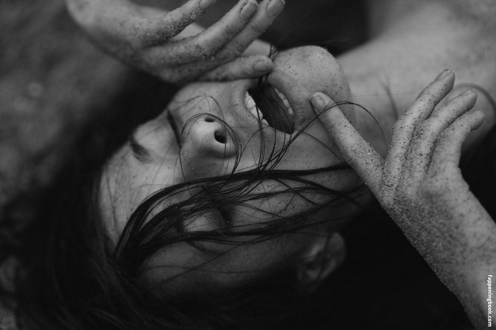 Michelle Ellyse Schlaman in bed naked