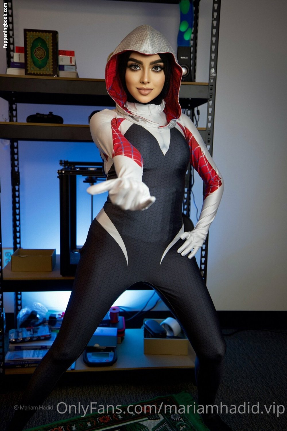 Gwen Steisi costume