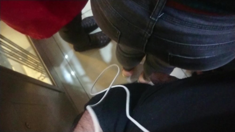 Hijab encoxada touch