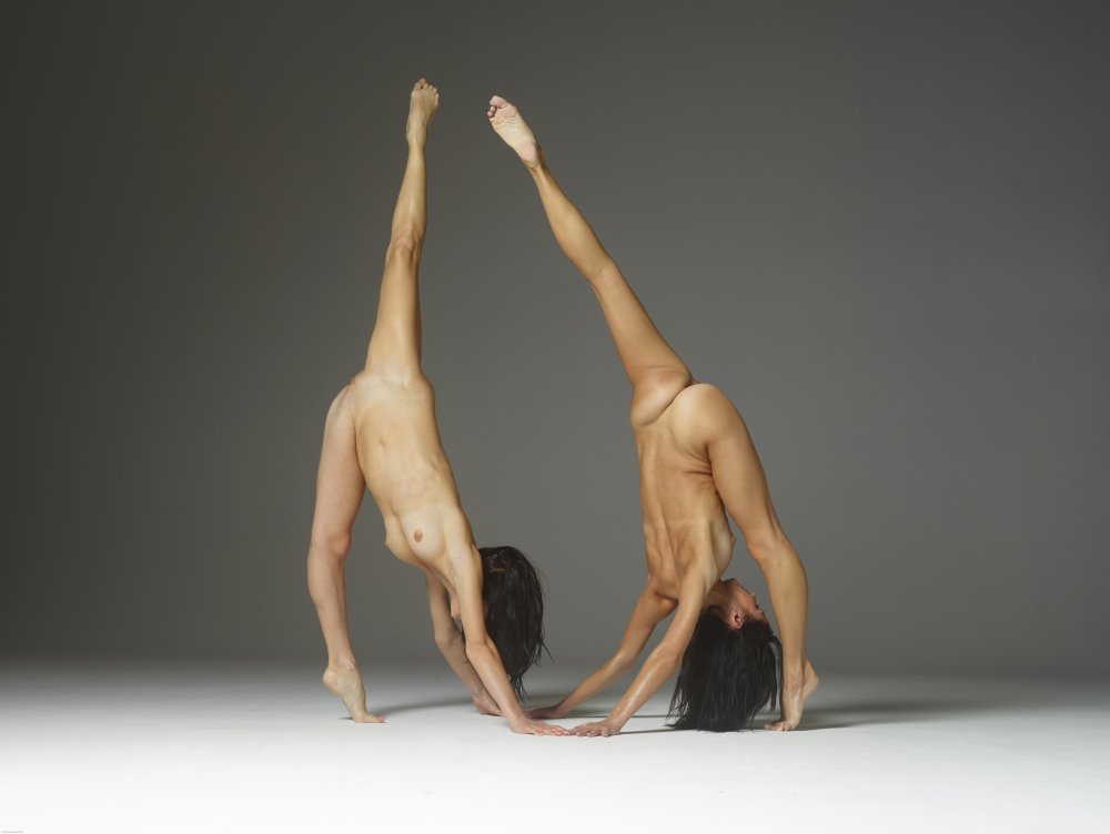 Julietta & Magdalena gymnasts Anal