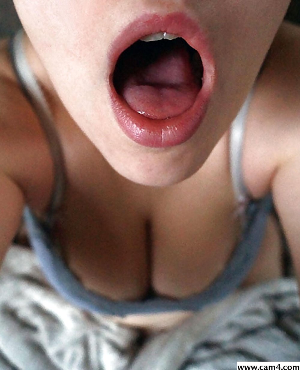 On the knees with an open mouth