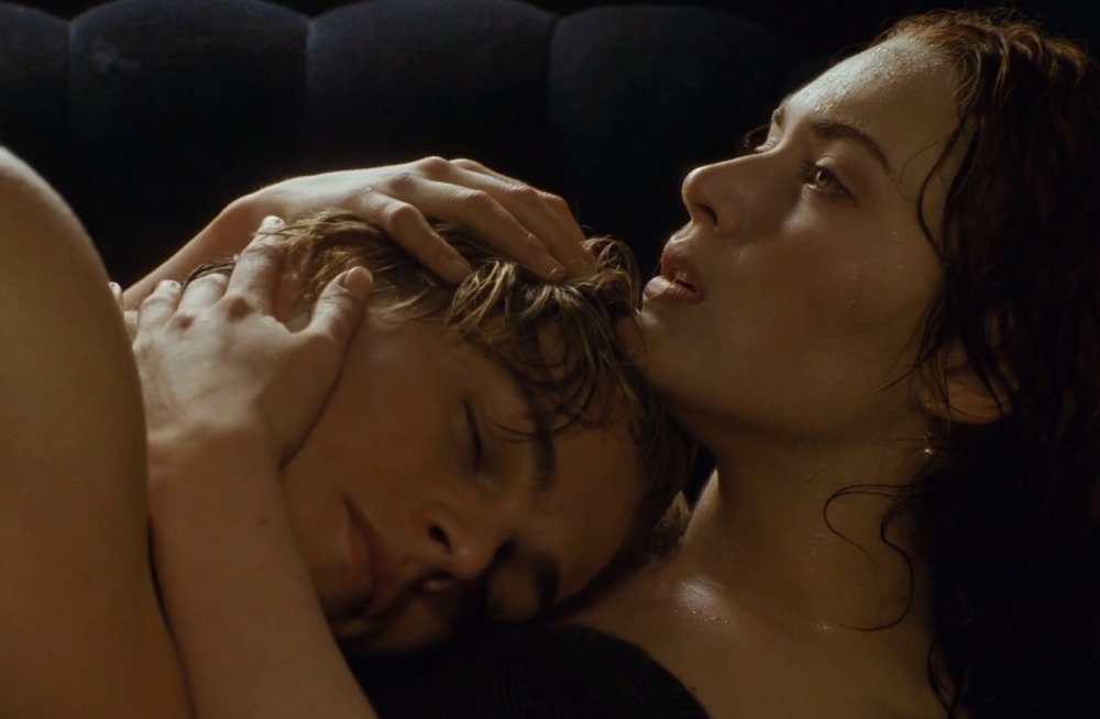 Titanic DiCaprio and Kate Winslet Kiss