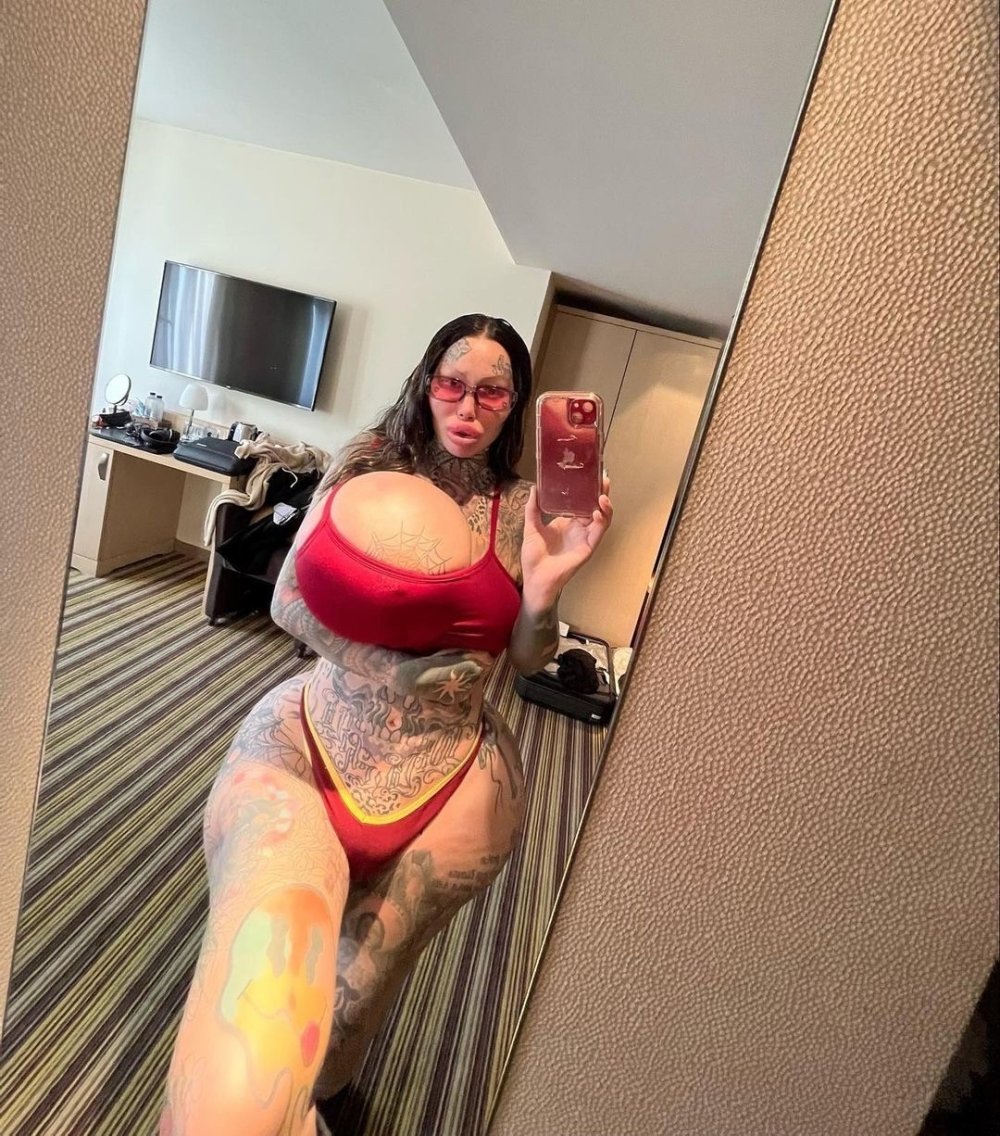 Canadian freak model Mary Magdalen