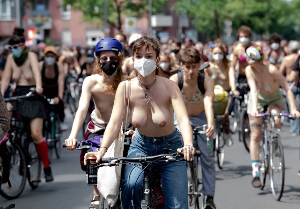 Bicycle races with bare breasts