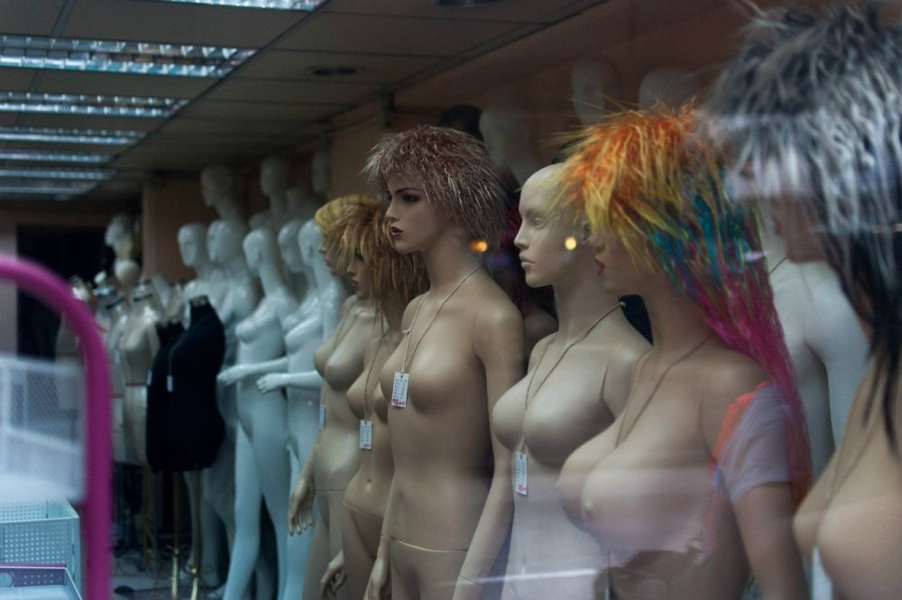 Mannequin with boobs
