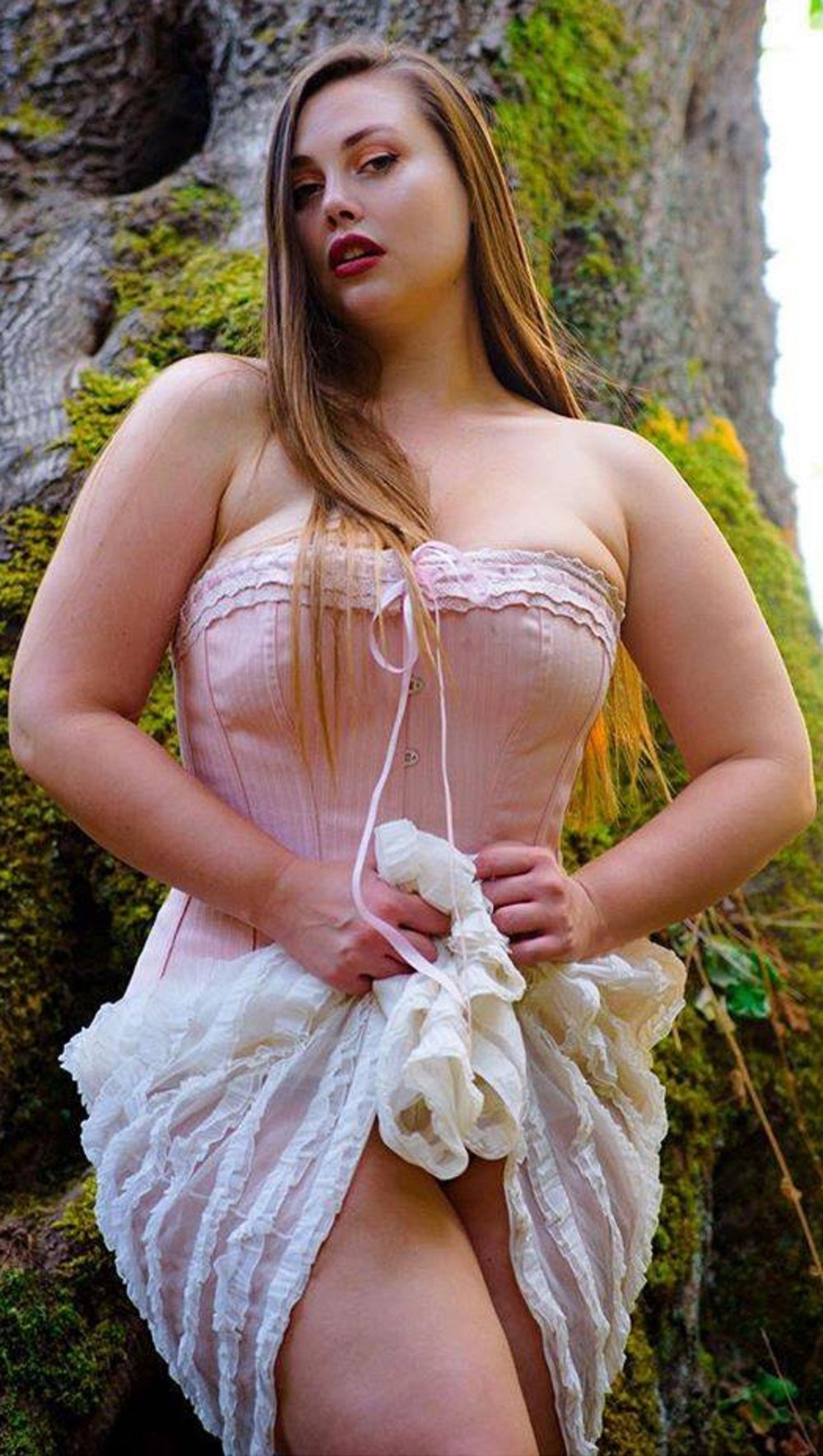 Lush beauty Lillias Right Nude Outdoor: