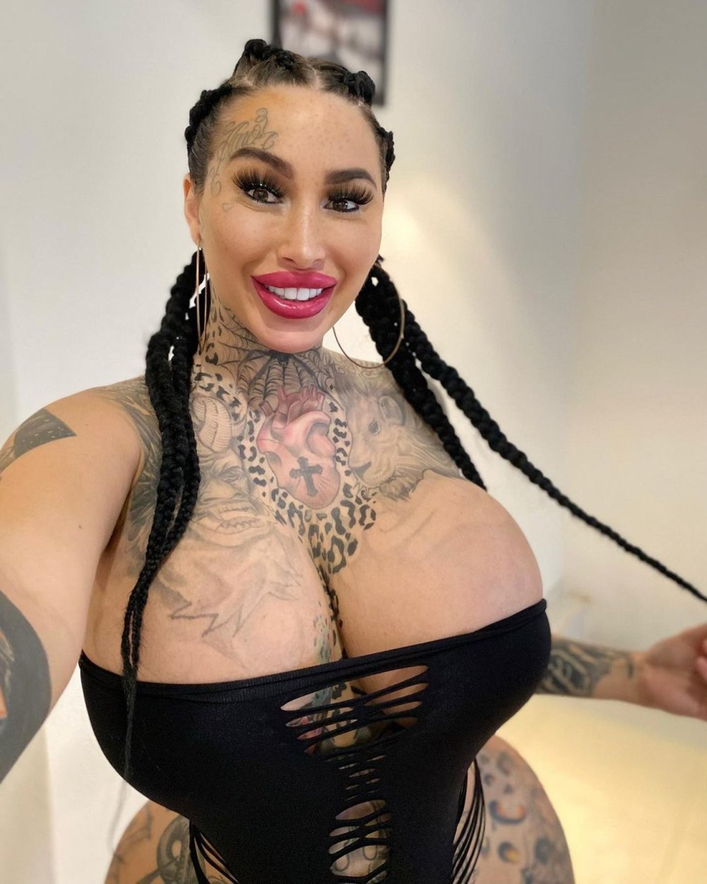 Canadian freak model Mary Magdalen