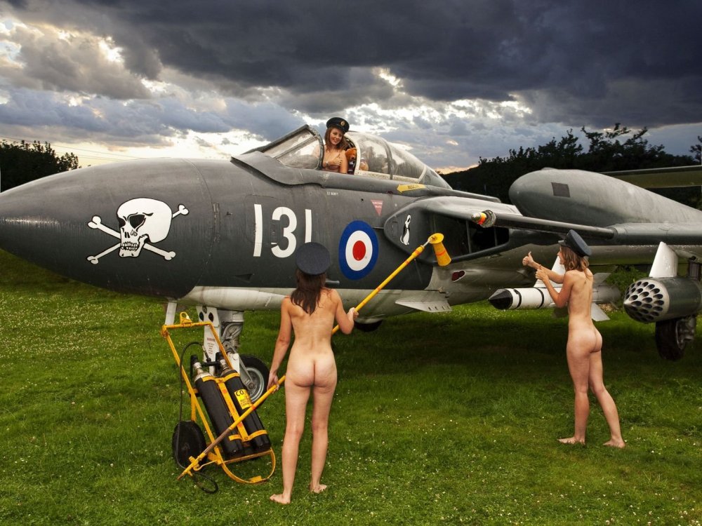 Naked women and aviation