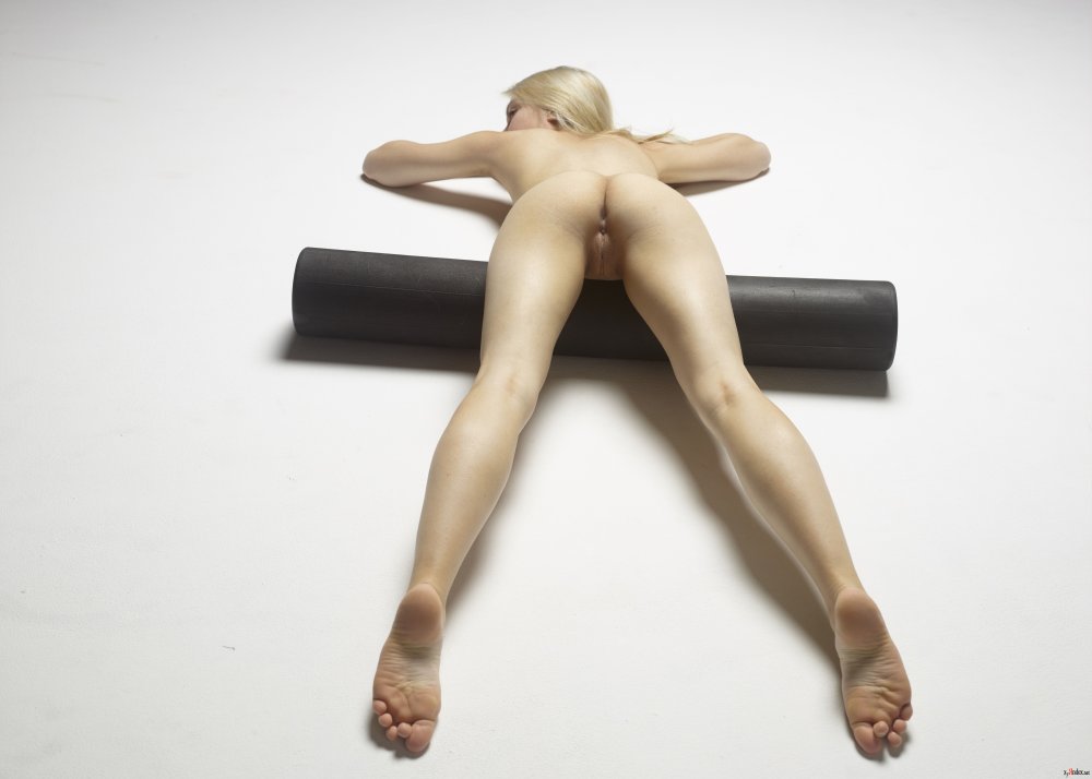 Art- Hegre - a huge phallus entered the body