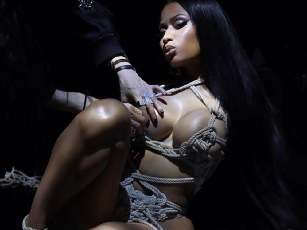 Nikki Minaj sexy breasts