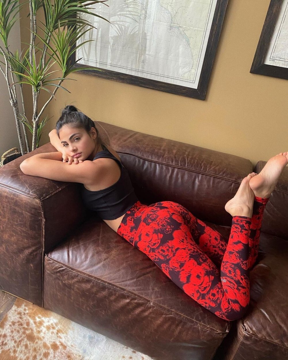 Sarah Orrego Photo legs