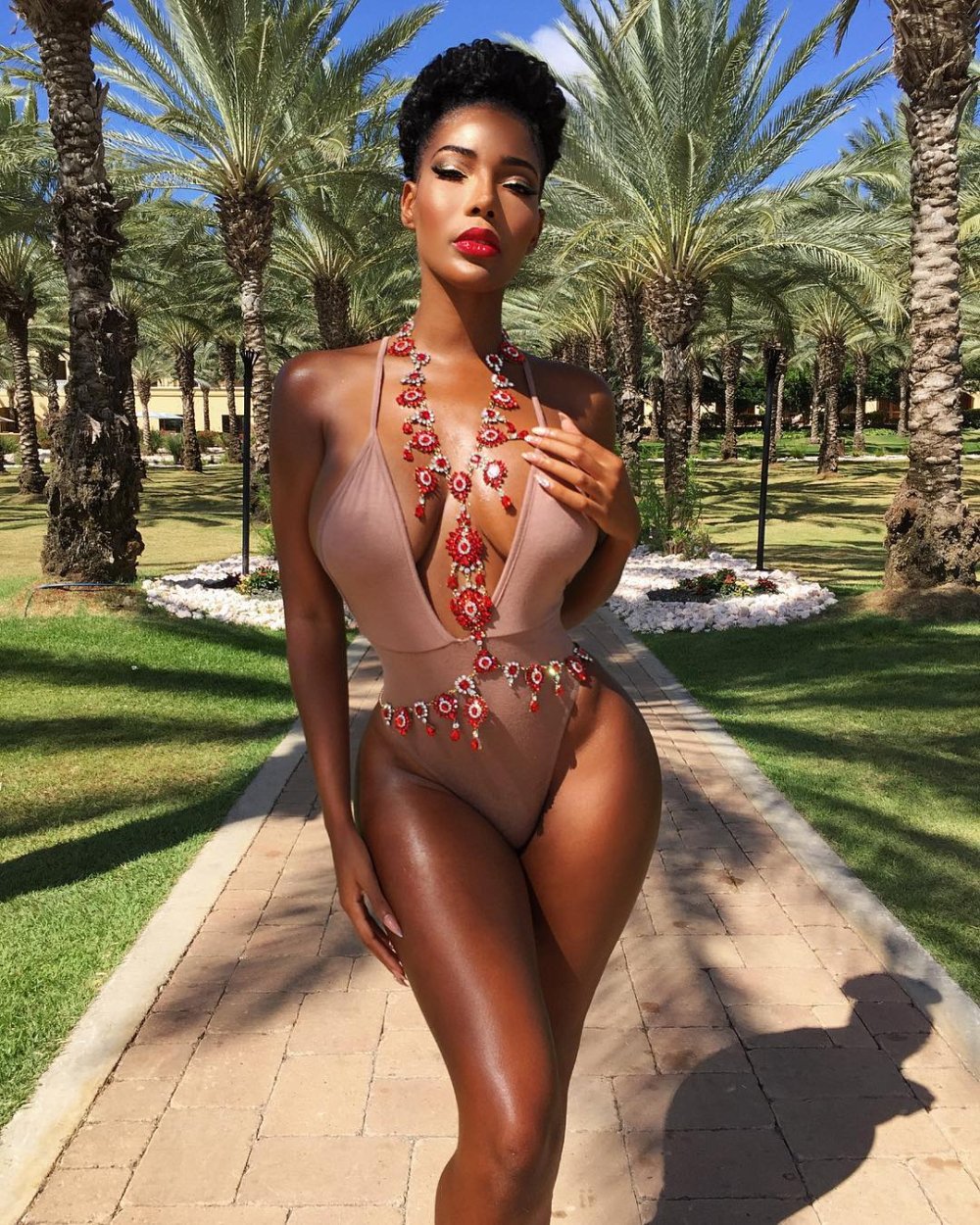 Monifa Jansen Curvy