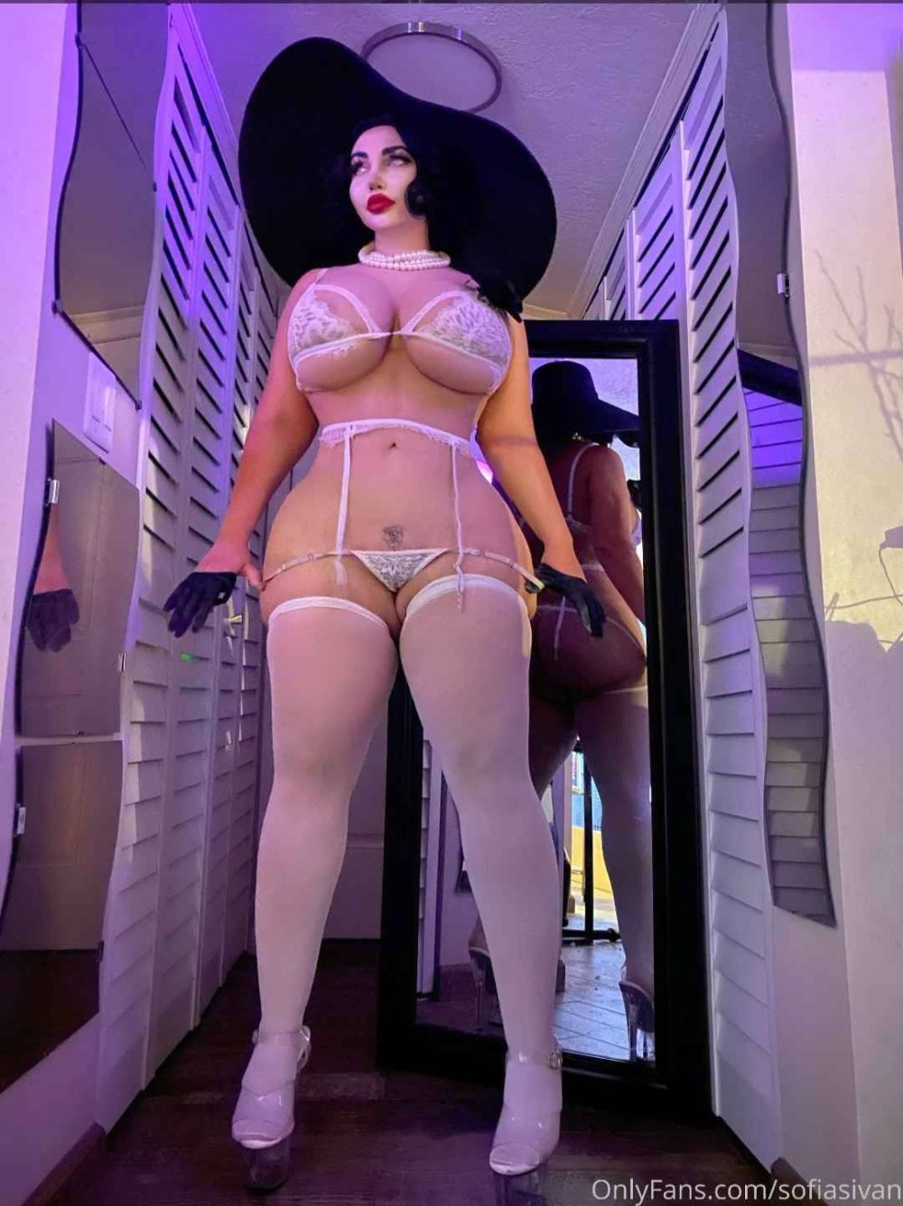 Cosplay for Lady Dimitrescu