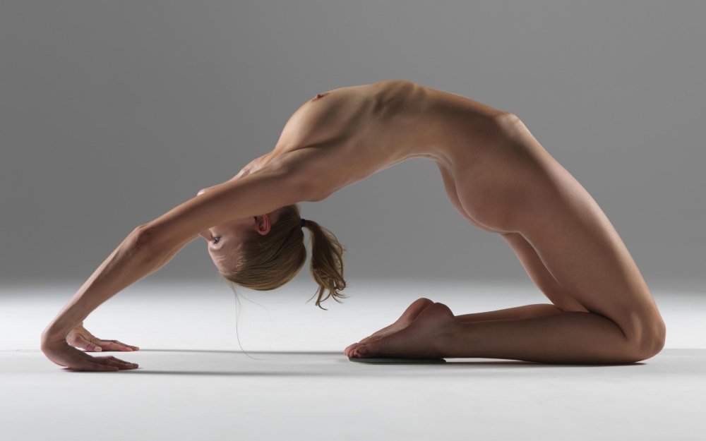 Flex Julia Yoga Naked