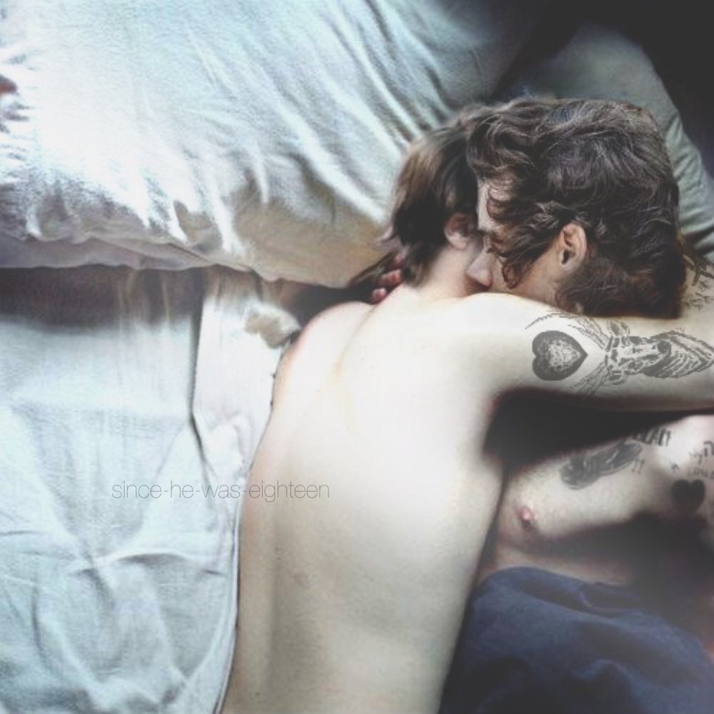 Harry Styles and Louis Tomlinson in bed