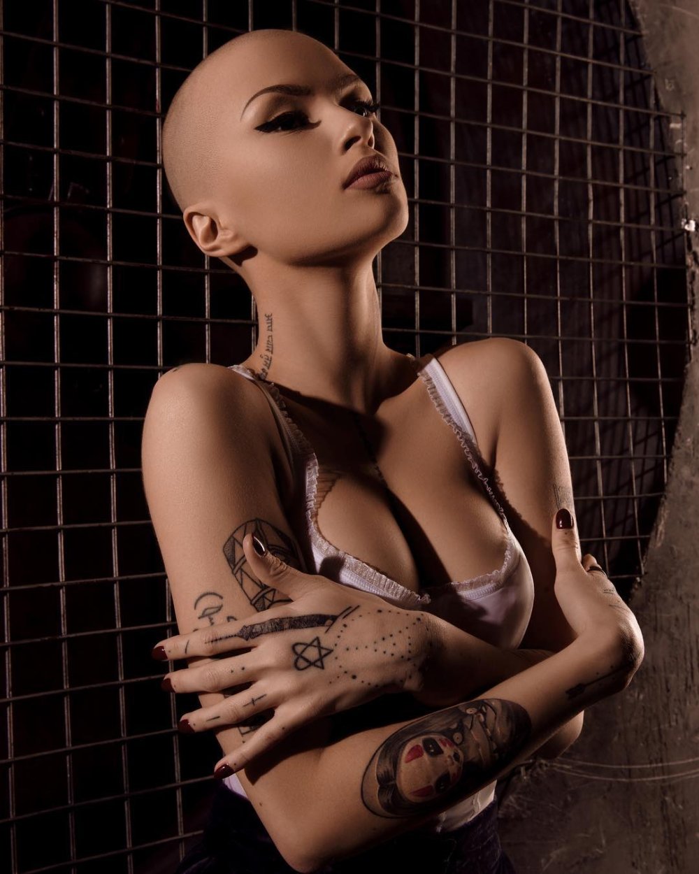 Dina Sokolova singer