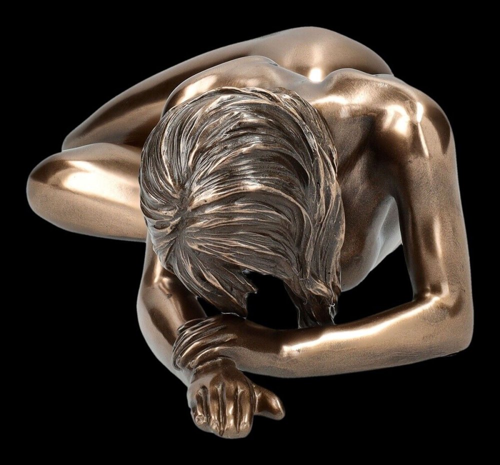 Figurines of naked women