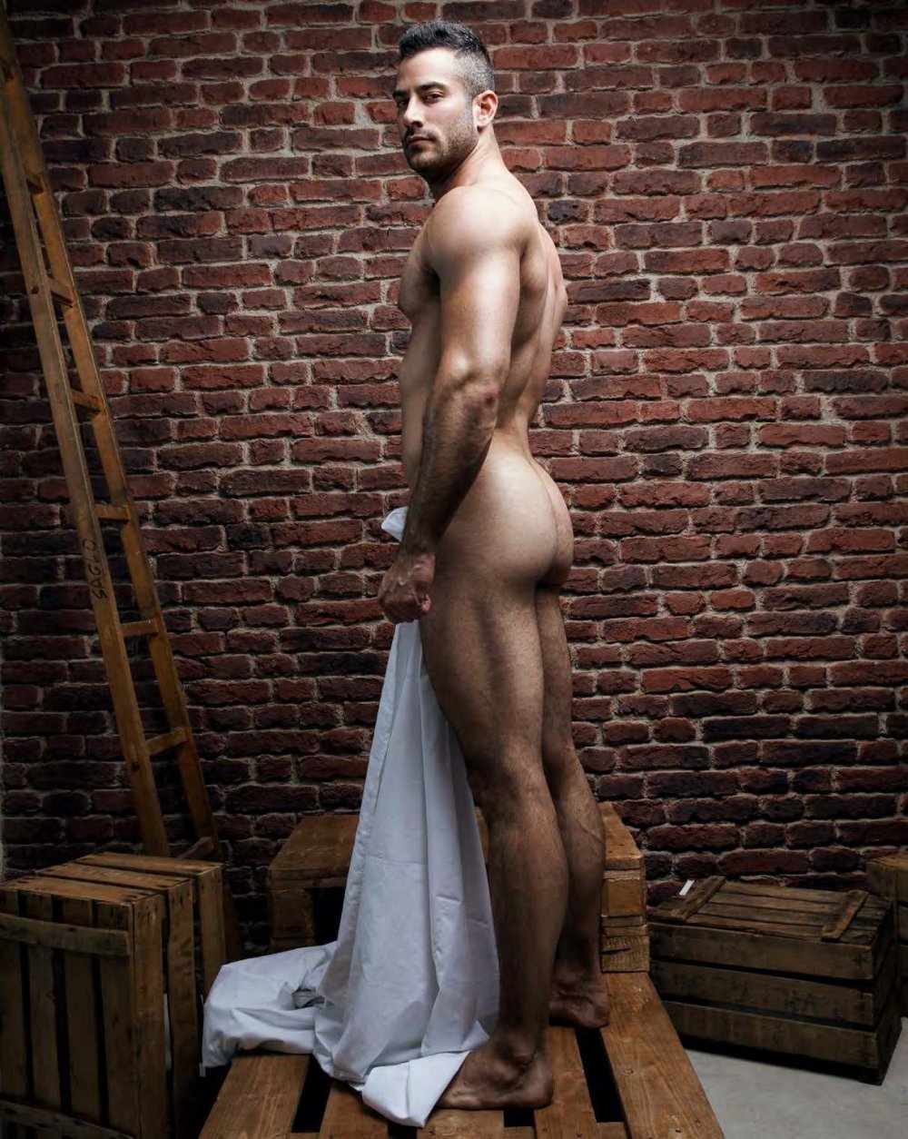 Jonathan Guigarro is naked