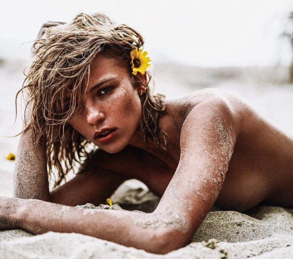 Rachel Yampolski is naked