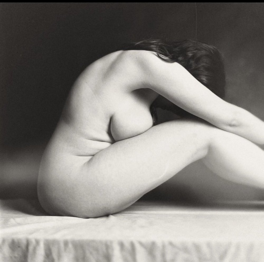 Pose for an erotic photo shoot Peshchka